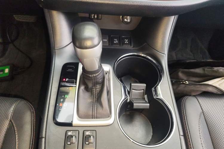 Used Toyota Highlander 2017 2.0T Four-Wheel Drive Luxury Edition 7 Seats Gear Lever