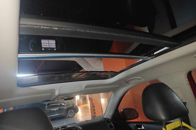 Used Volkswagen Tiguan 2012 1.8TSI Automatic Two-Wheel Drive Elite Edition Headliner