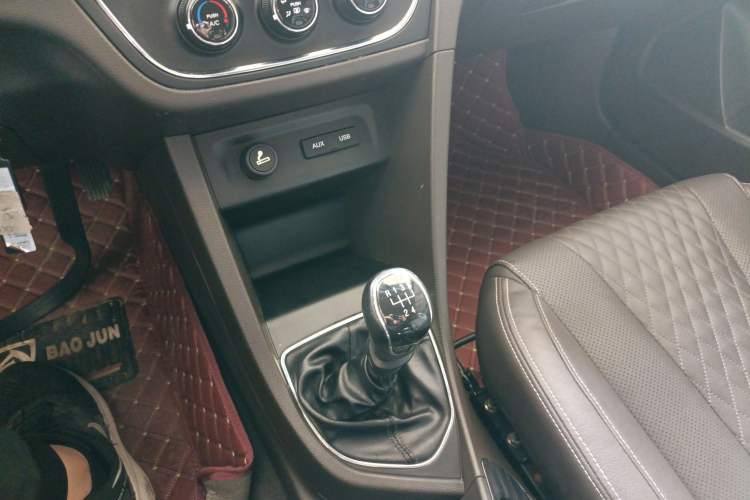 Used Baojun 630 2016 1.5L manual Comfort trim level Gear Lever
