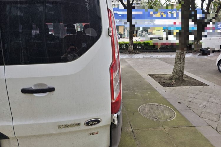 Used Ford Transit 2017 2.0T Diesel Multi-Purpose Commercial Vehicle Short Wheelbase Low Roof China V Standard
