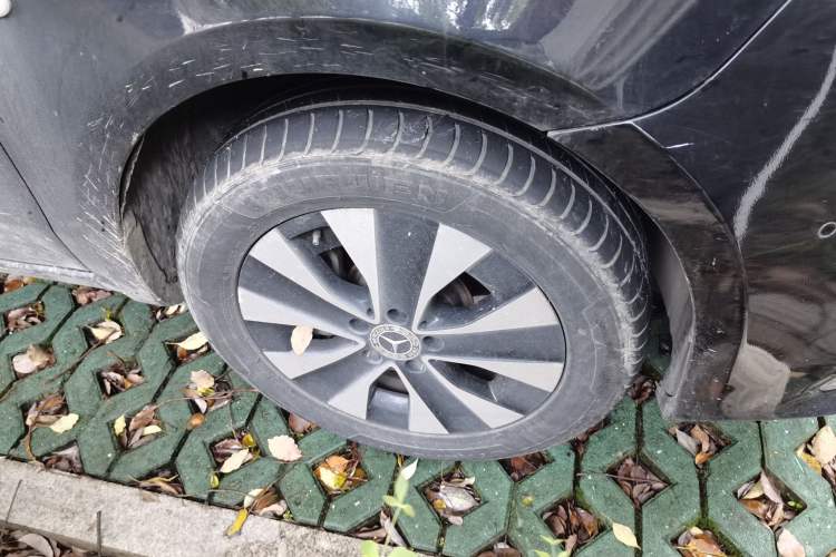 Used Mercedes-Benz V-Class 2021 V 260 L Long Wheelbase Prestige Edition Right Front Wheel Hub