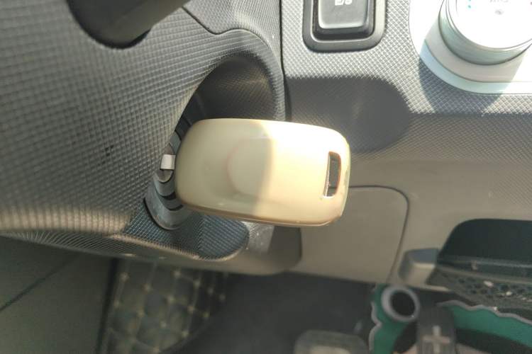 Used Wuling Hongguang MINIEV 2021 Macaron Premium Model – Lithium Iron Phosphate Vehicle Key