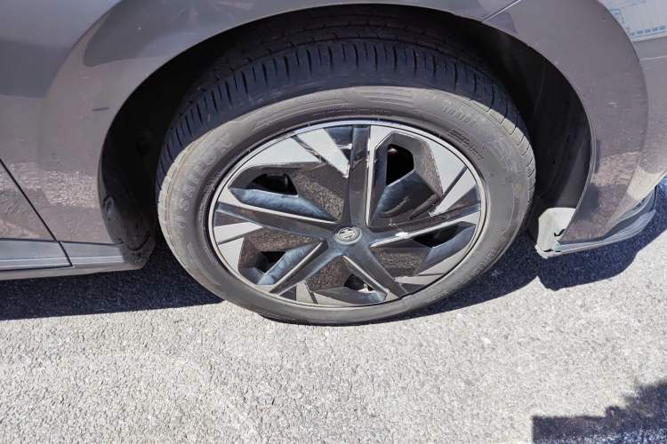 Used MG 4 EV 2022 425 km Luxury Edition Right Front Wheel Hub