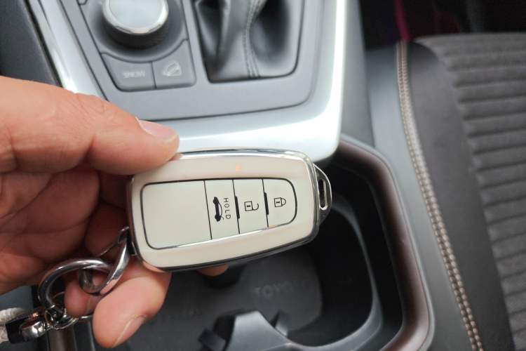 Used Toyota RAV4 2020 2.0L CVT Four-Wheel Drive Prestige Edition Vehicle Key