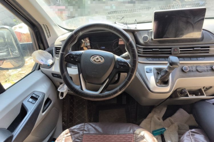 Used SAIC MAXUS Xintu V90 2020 2.0T AMT Yunjie Edition Front-Wheel Drive Rear Single Tire Short Wheelbase High Roof 6-Seater