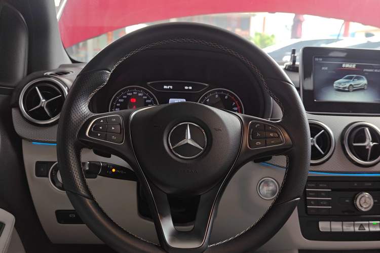 Used Mercedes-Benz B-Class 2015 B 200 Sport Edition Steering Wheel