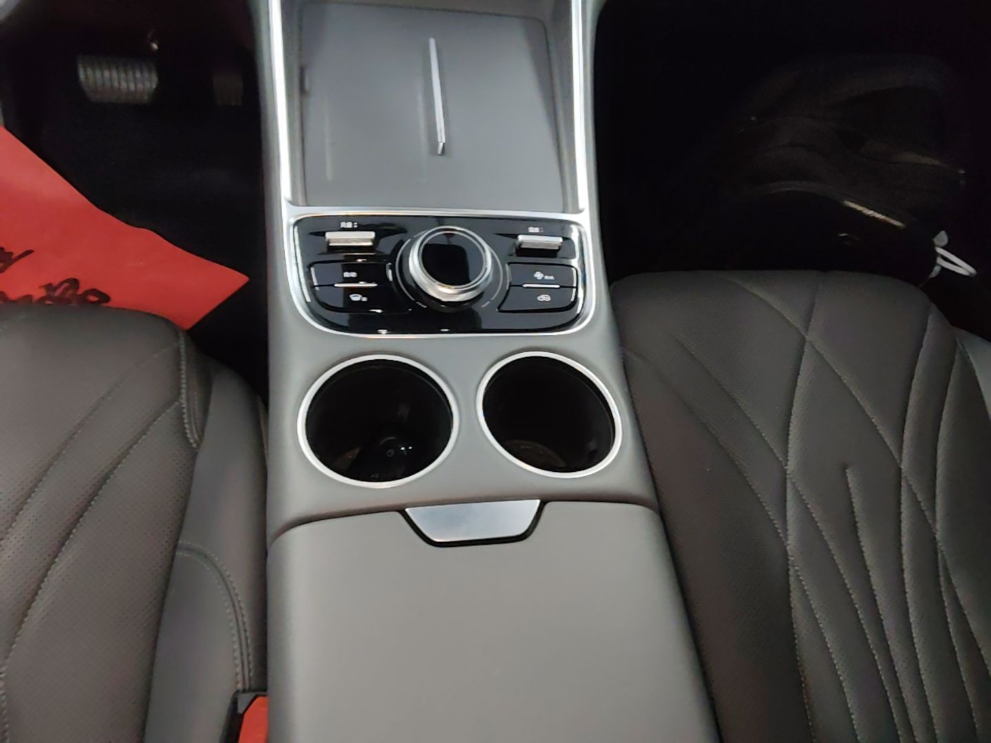Geely Galaxy L6 2025 EM-i 140km Explorer+ Edition — снимка 16