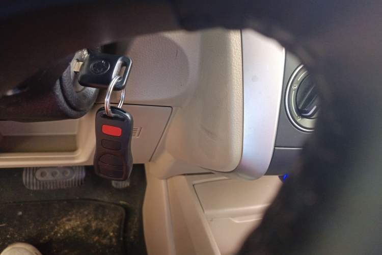 Used Venucia R50 2013 1.6L Automatic Fashion Edition
