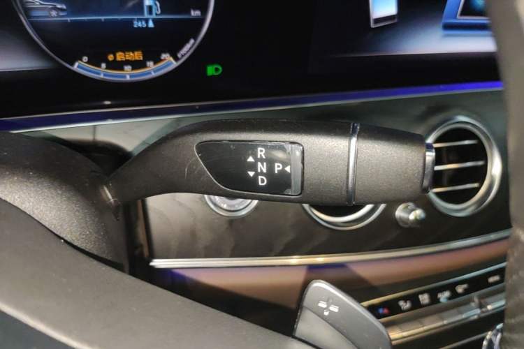 Used Mercedes-Benz E-Class 2019 Restyled E 300 L Sport Luxury Edition Gear Lever