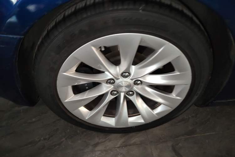 Used Tesla Model S 2019 Long-Range Version
