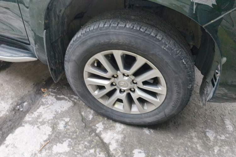 Used Toyota Prado 2018 3.5L Automatic TX-L with Rear-Mounted Spare Tire Right Front Wheel Hub