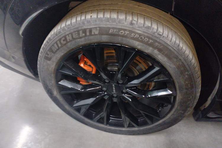 Used Zeekr 7X 2025 100 kWh Long-Range Rear-Wheel Drive with Intelligent Driving Features