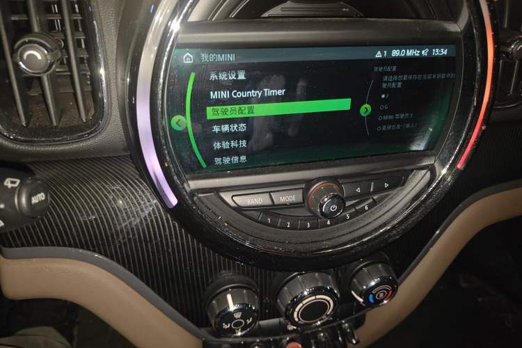 Used MINI Countryman 2018 1.5T COOPER ALL4 Artist Audio And AC Panel