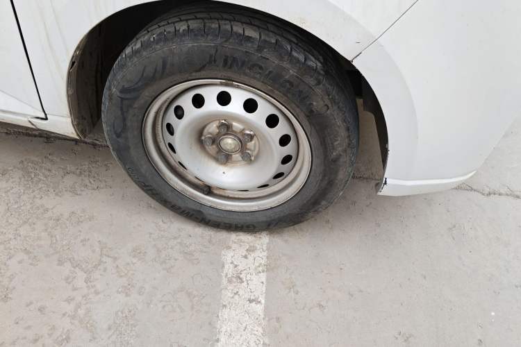 Used Wuling Hongguang PLUS 2019 1.5T Manual Standard Edition 5 Seats Right Front Wheel Hub