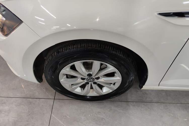 Used Volkswagen Polo 2021 Plus 1.5L Automatic Colorful Tech Edition Left Front Wheel Hub