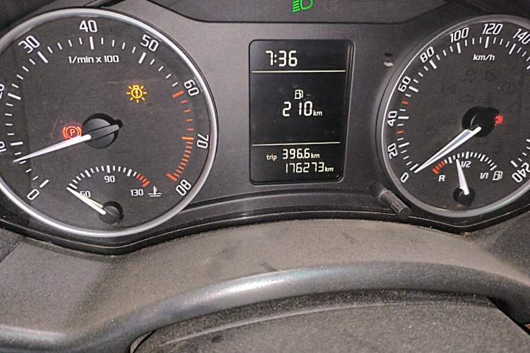 Used Skoda Octavia 2013 1.4TSI Manual Yijun Edition Odometer Close Up