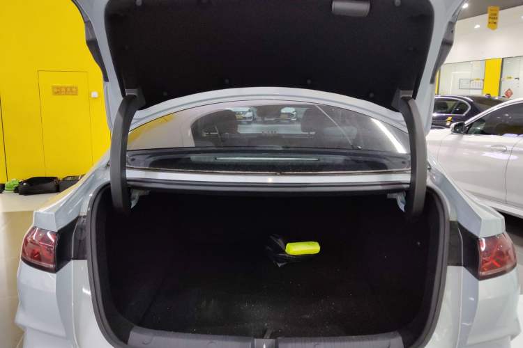 Used BYD Qin L 2024 DM-i 80KM Leading Model
