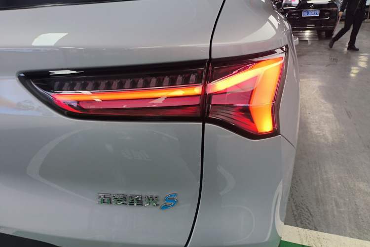 Used Wuling Xingguang S 2025 Model, 130km Flagship Edition Right Rear Taillight