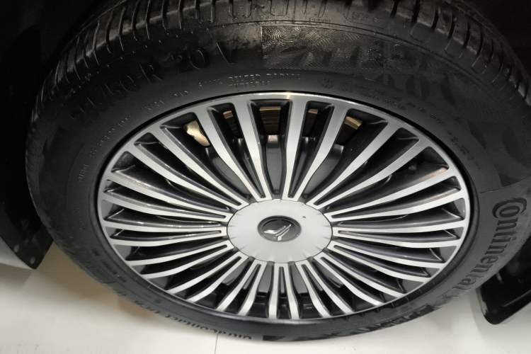 Used VOYAH Dream 2025 PHEV Four-Wheel Drive Prestige Kunpeng Edition Exterior 4