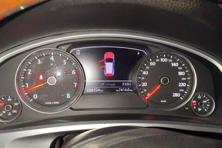 Used Volkswagen Touareg 2011 3.0 TSI Comfort Version Instrument Cluster