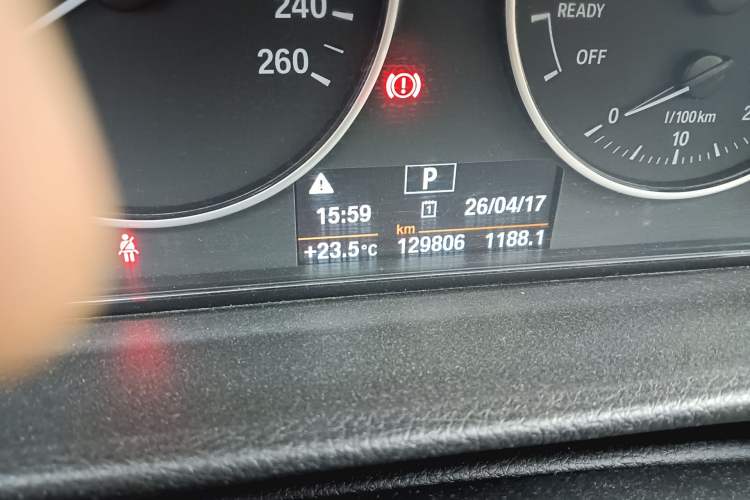 Used BMW 3 Series 2015 320Li Luxury Edition Fashion Model Odometer Close Up