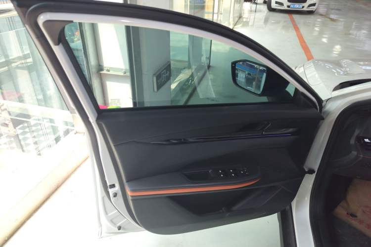 Used Changan UNI-V iDD 2023 ZhiDian iDD 1.5T 113km ZhiKu Model
