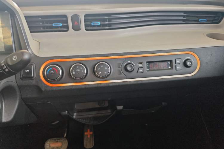 Used Wuling Hongguang MINIEV 2020 Zizai Version Lithium-NMC Audio And AC Panel