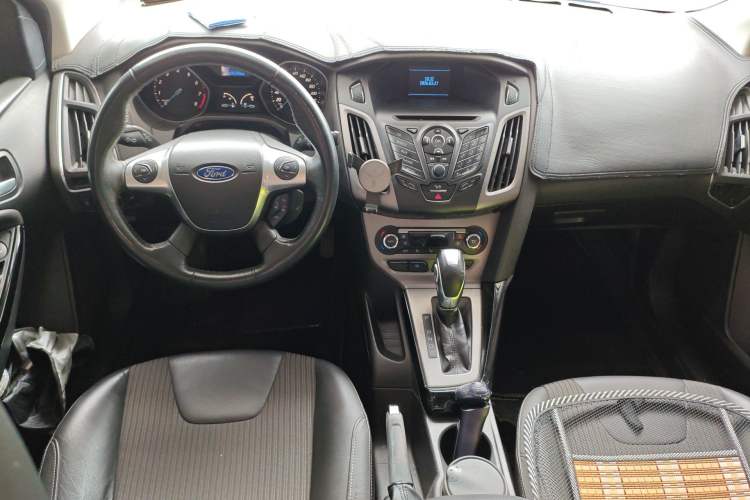 Used Ford Focus 2012 Sedan 1.6L Automatic Fashion Edition