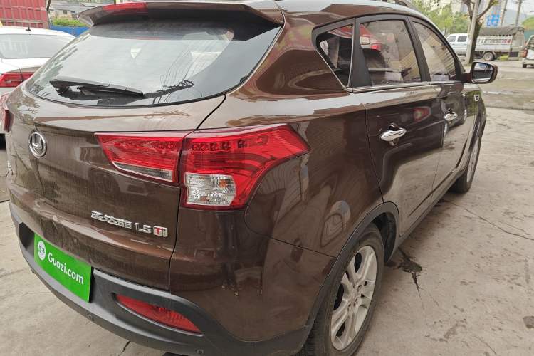 Used Huatai Santa Fe 2016 1.5T Gasoline Manual Two-Wheel Drive Smart Enjoyment i3 Model Rear Right 45 Deg