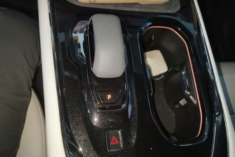 Used Zeekr 009 2024 Six-Seat Executive Version 4WD 108 kWh Gear Lever