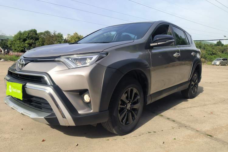 Used Toyota RAV4 2019 2.0L CVT Two-Wheel Drive Fashion X Limited Edition China VI Standard