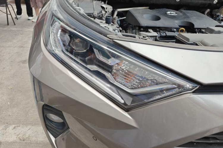 Used Toyota RAV4 2022 2.0L CVT Two-Wheel Drive Prestige Edition Right Front Headlight