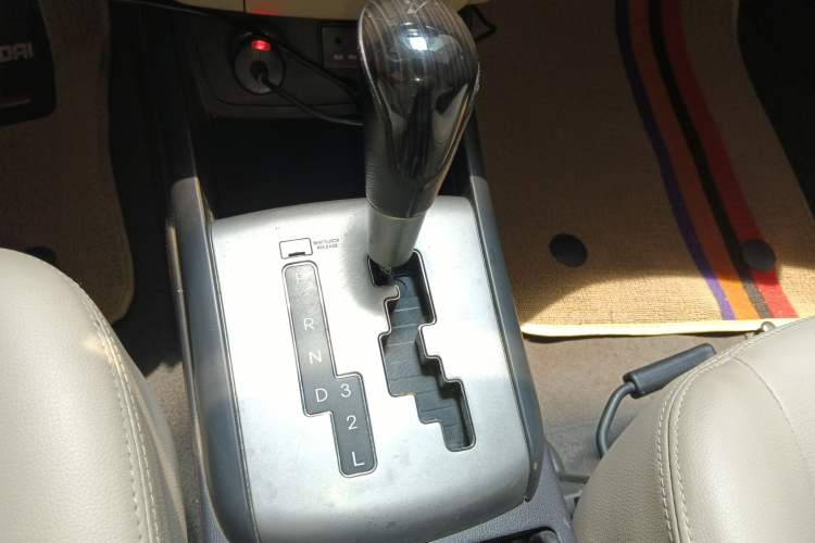 Used Hyundai Celesta 2015 1.6L Automatic Comfort Model Gear Lever