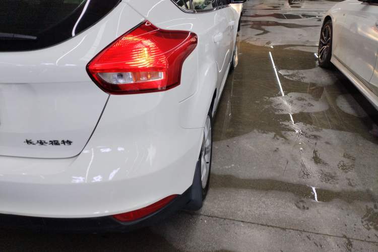 Used Ford Focus 2018 Hatchback Classic 1.6L Automatic Comfort Plus SmartDrive Edition
