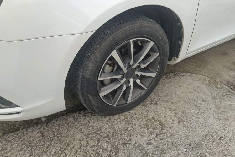 Used Geely Auto Emgrand 2019 Leading Edition 1.5L CVT Upward-Connected Model China VI Standard Left Front Wheel Hub