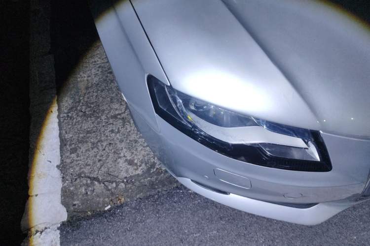 Used Audi A4L 2012 2.0 TFSI automatic standard version Right Front Headlight