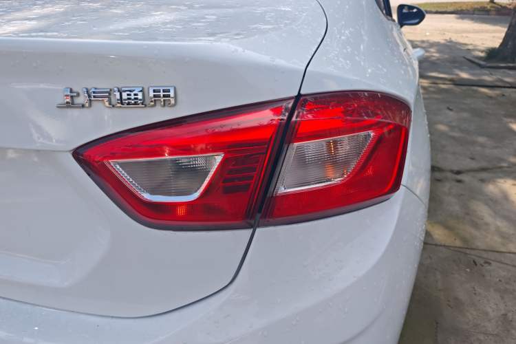 Used Chevrolet Cruze 2017 1.5L Automatic Pioneer Sunroof Edition
