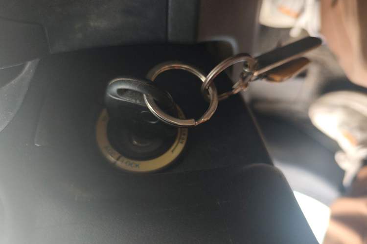 Used Mitsubishi Lancer EX 2016 1.8L Manual Black-and-White Retro Edition Vehicle Key