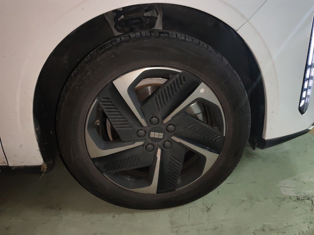 Geely Galaxy L6 2025 EM-i 140km Explorer+ Edition — снимка 8