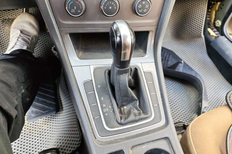 Used Volkswagen Golf 2016 1.6L Automatic Fashion Model