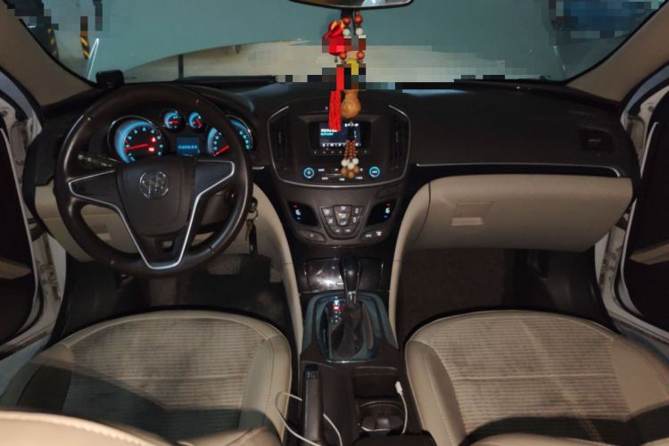 Used Buick Regal 2015 2.0L Leading Fashion Edition Center Console