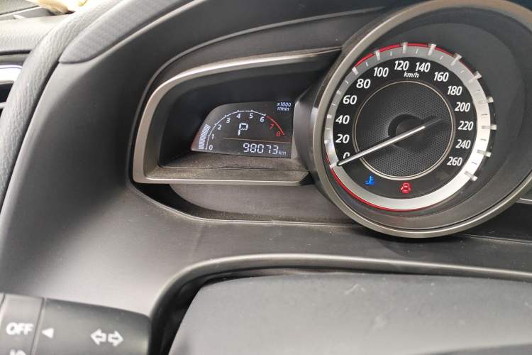 Used Mazda 3 Axela 2016 Sedan 1.5L Automatic Luxury Model