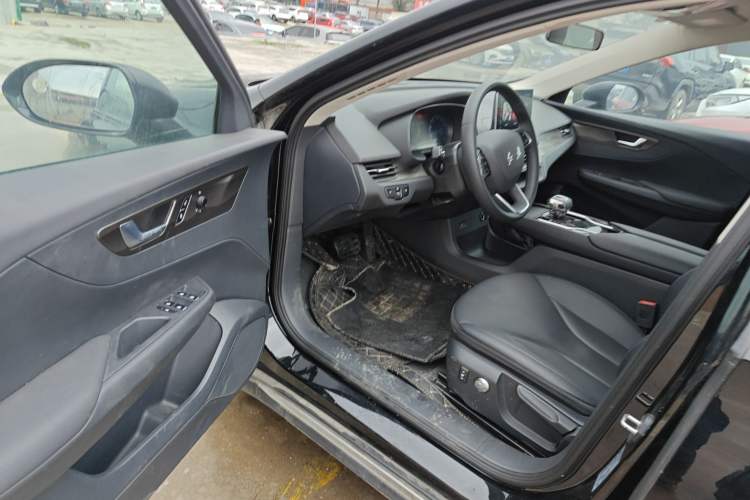 Used Hongqi E-QM5 2021 Online Booking Charging Basic Edition 5 Seats