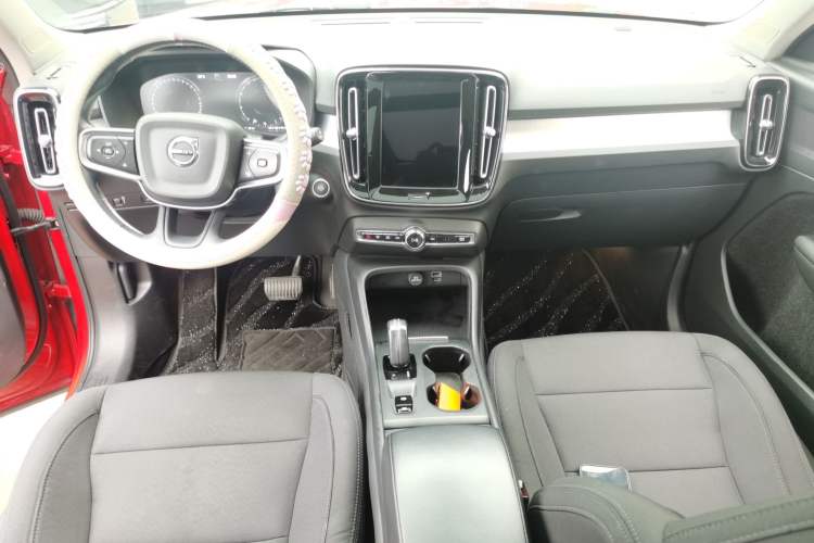Used Volvo XC40 2021 T4 4x4 SmartDrive Fashion Edition Center Console