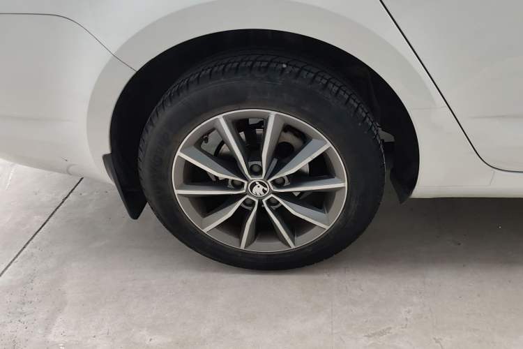 Used Skoda Octavia 2017 1.6L Automatic Chuanxing Edition Right Rear Wheel Hub