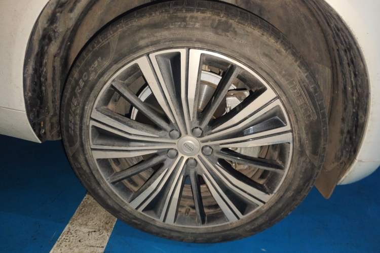 Used Volvo XC60 New Energy 2023 T8 Plug-in Hybrid Long-Range All-Wheel Drive Smart & Luxurious Enjoyment Edition Right Front Wheel Hub