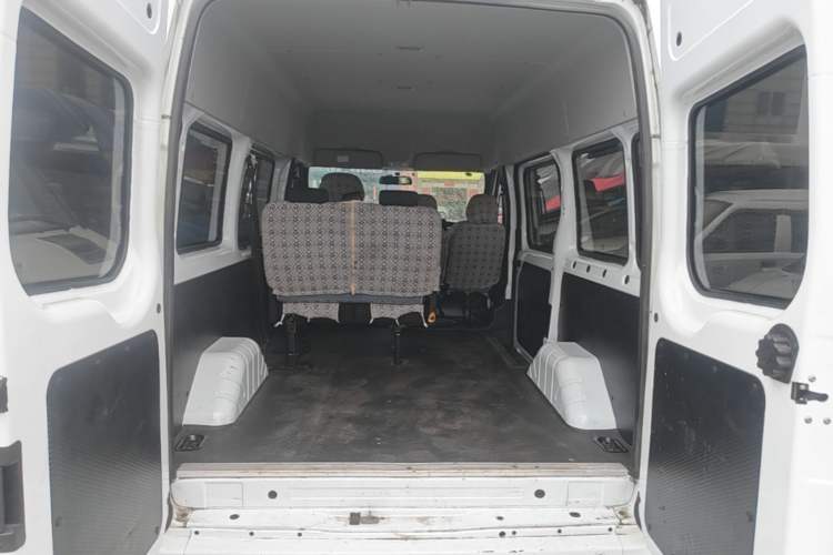 Used JMC Fushun 2023 2.0T Manual Short-Wheelbase Mid-Height Commercial Multi-Purpose 5-Seater Passenger Vehicle
