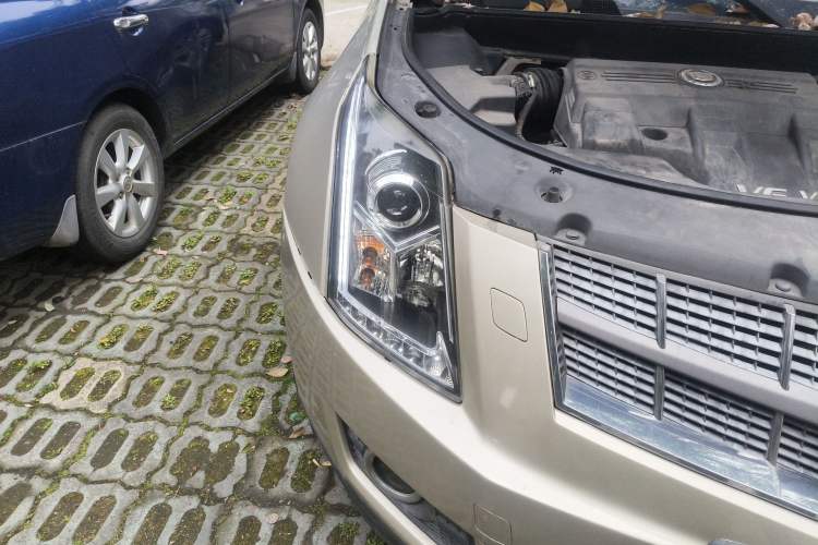 Used Cadillac SRX 2012 3.0L Comfort Model Right Front Headlight