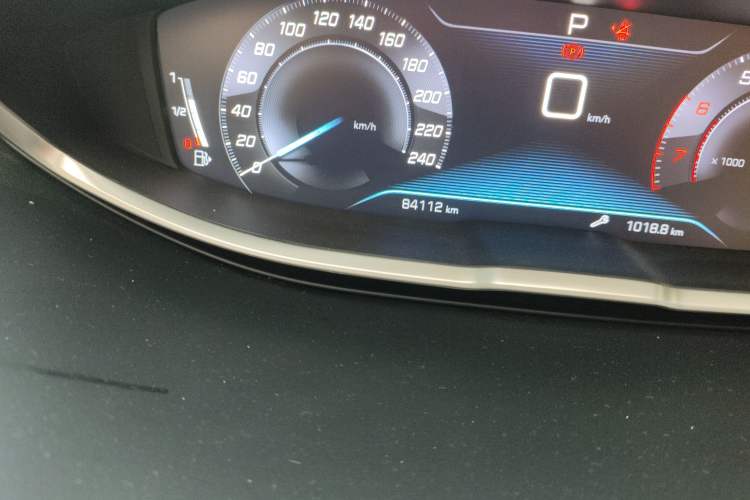 Used Peugeot 5008 2017 380THP 7-Seater Elite Edition Odometer Close Up