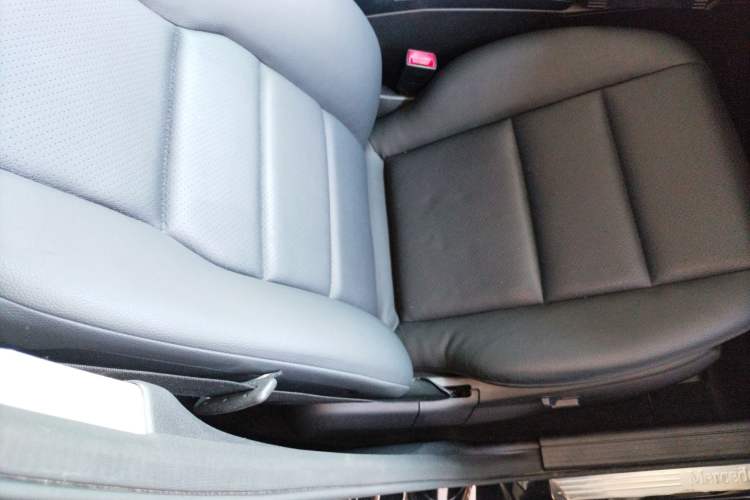 Used Mercedes-Benz GLK-Class 2013 GLK 300 4MATIC Dynamic Sunroof Model
